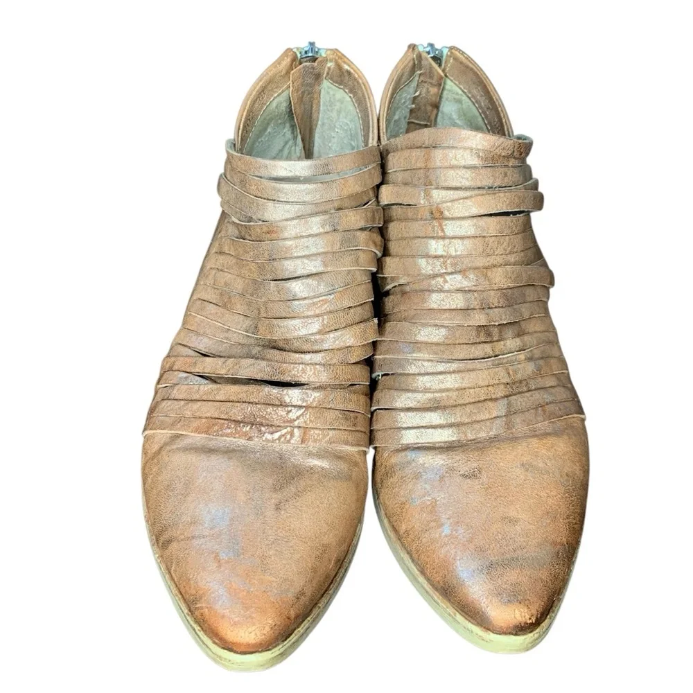 Free People Lost‎ Valley metallic tan brown & gold ankle boots. Size (38) US 8.5